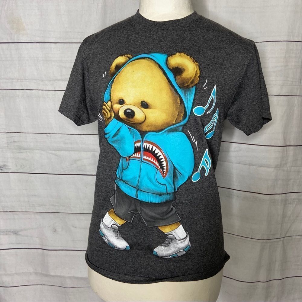 Hardten teddy bear shark tee small graphic tee